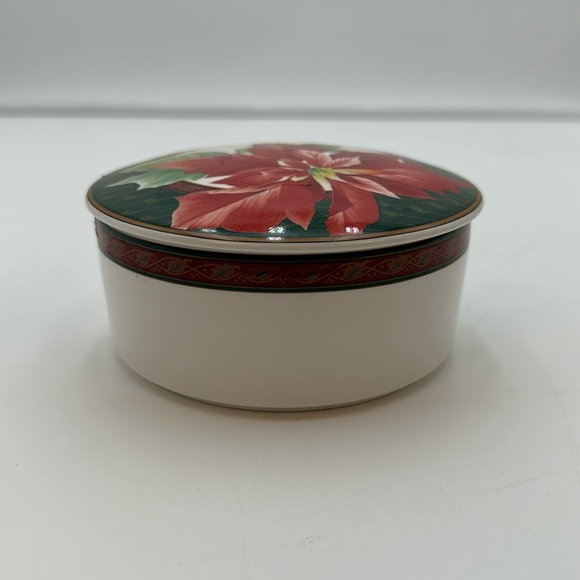 Mikasa Maxima Japan Holiday Fleur Covered Pointsettia Candy/Trinket Box - Picture 1 of 16